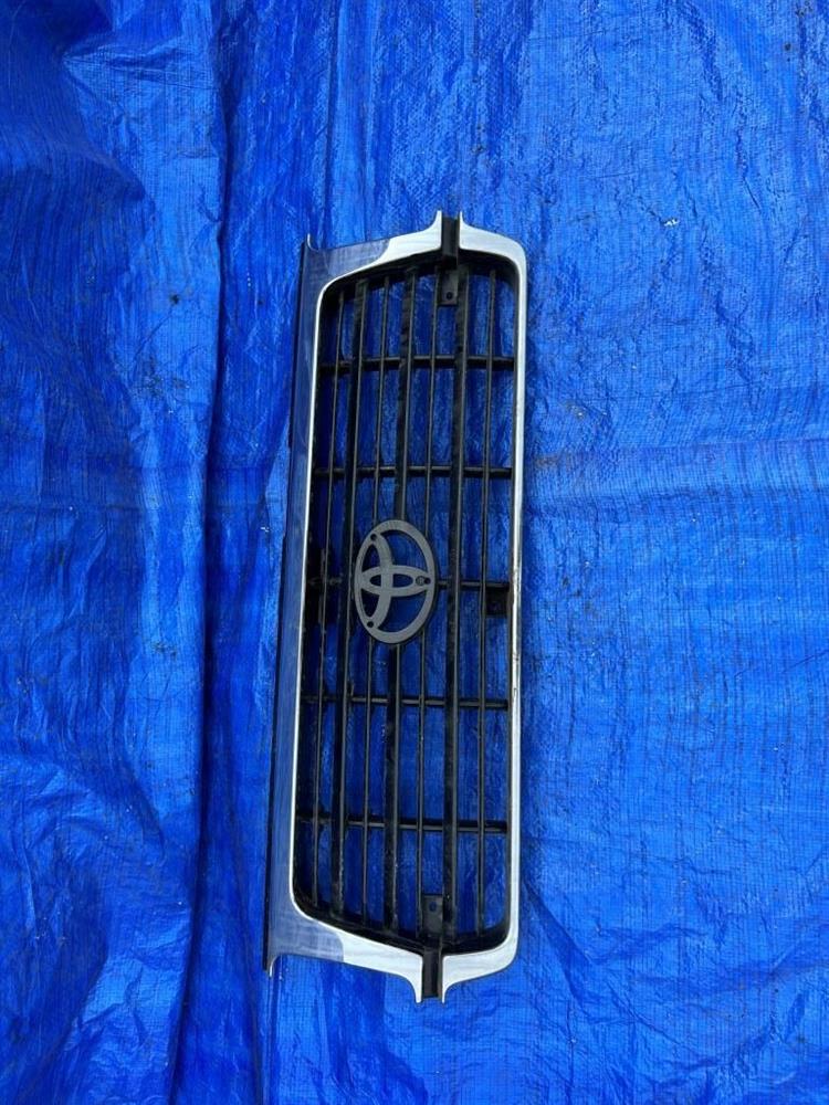 Решетка радиатора Тойота Ленд Крузер в Чебоксарах 2401781