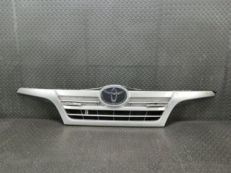 Решетка радиатора Тойота Тойоайс в Чебоксарах 440640